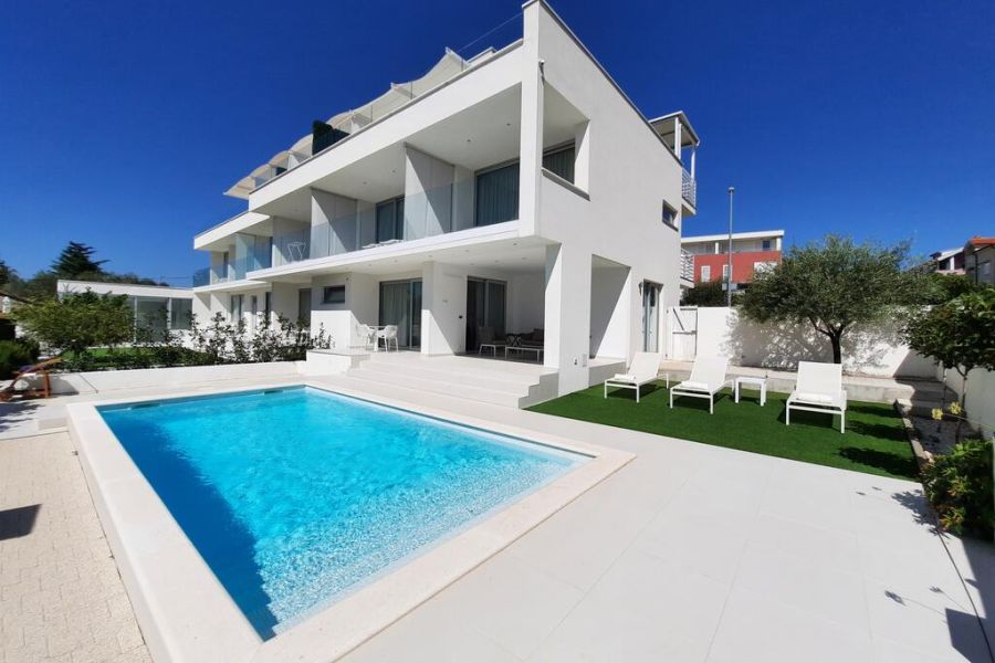 Apartman s privatnim bazenom