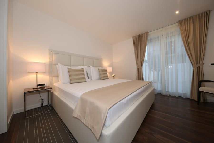 Deluxe soba s king size krevetom