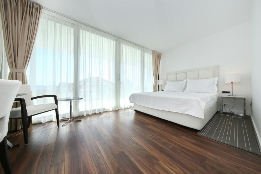 Deluxe soba s king size krevetom